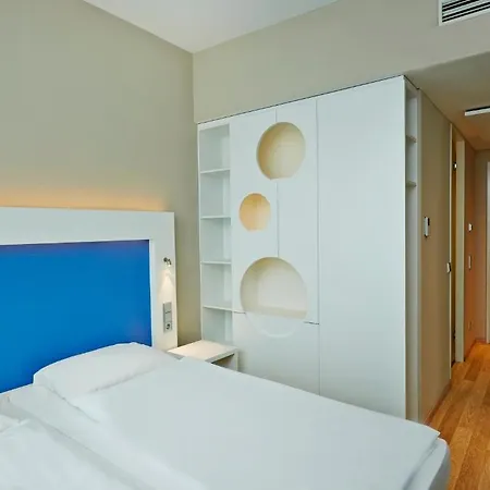 Ξενοδοχείο H2 Messe 3*